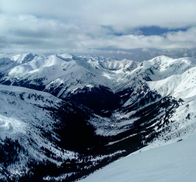 panorama Tatr słowackich widziana ze Świnicy