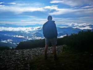 Cezarkos ponad chmurami, początek szlaku