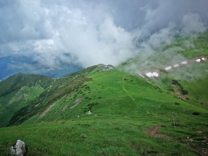 w oddali schronisko im. Stefanika