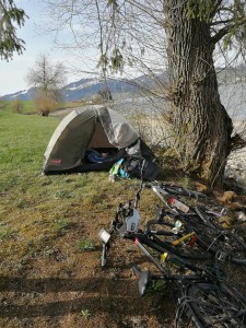 pierwszy biwak nad jeziorem Sihlsee