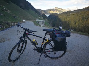 zbocze góry, przez które musiałem prowadzić rower