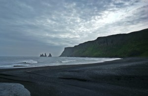 Reynisjara - czarna plaża przy Vik