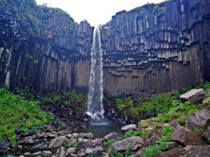 malowniczy wodospad Svartifoss