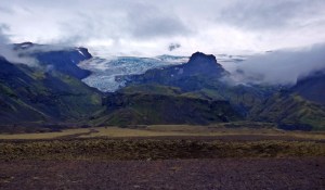 kolejne, wysoko położone w górach jęzory lodowca Vatnajökull