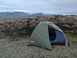 nocleg na skałach przed Hofn