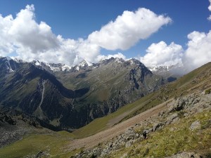 w oddali przełęcz dnia poprzedniego - Telety pass