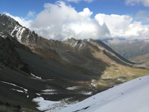 widok na doline Kel-Dike z przełęczy Ala Ker