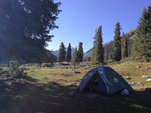 ostatni nocleg w dolinie Ałtyn Araszan