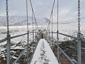 na szlaku przekraczamy kilka podwieszonych mostów
