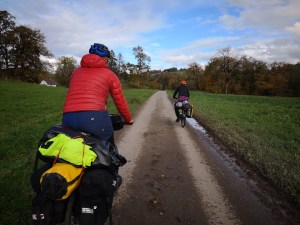 rowerem przez nieliczne pola i lasy Szwajcarii