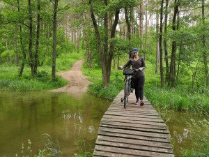 kładka na szlaku rowerowym