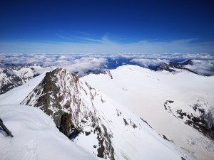 widok ze szczytu Grossglockner na okoliczne góry