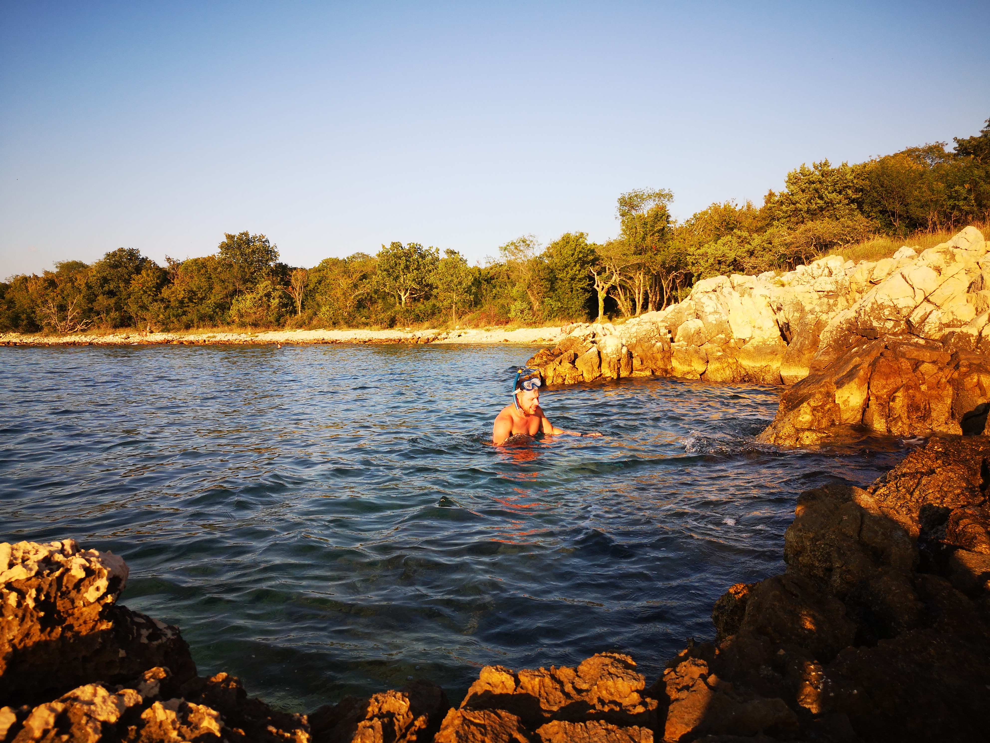 snorkeling przy zachodzie słońca