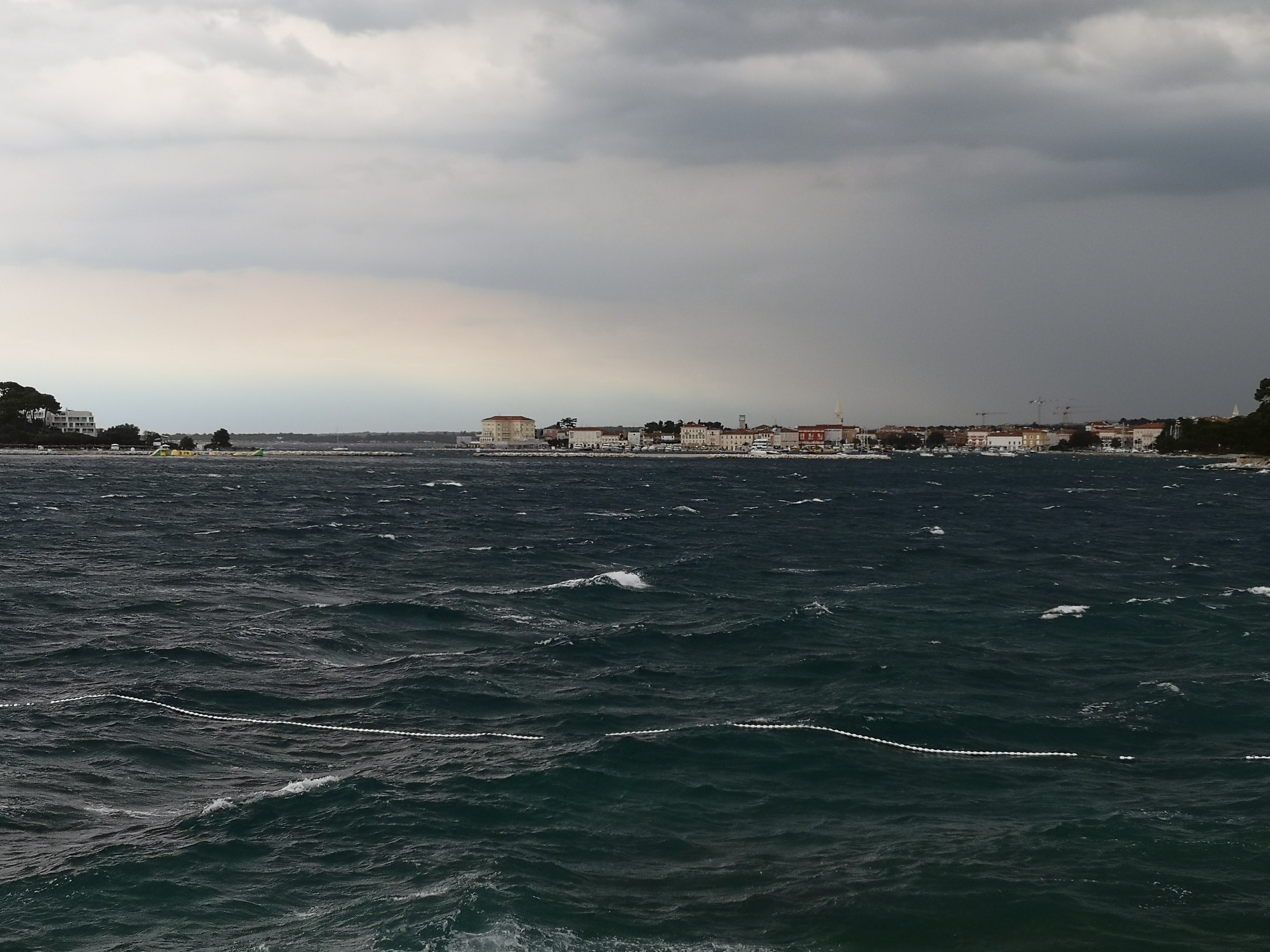 burza i mały sztorm przy Porecu