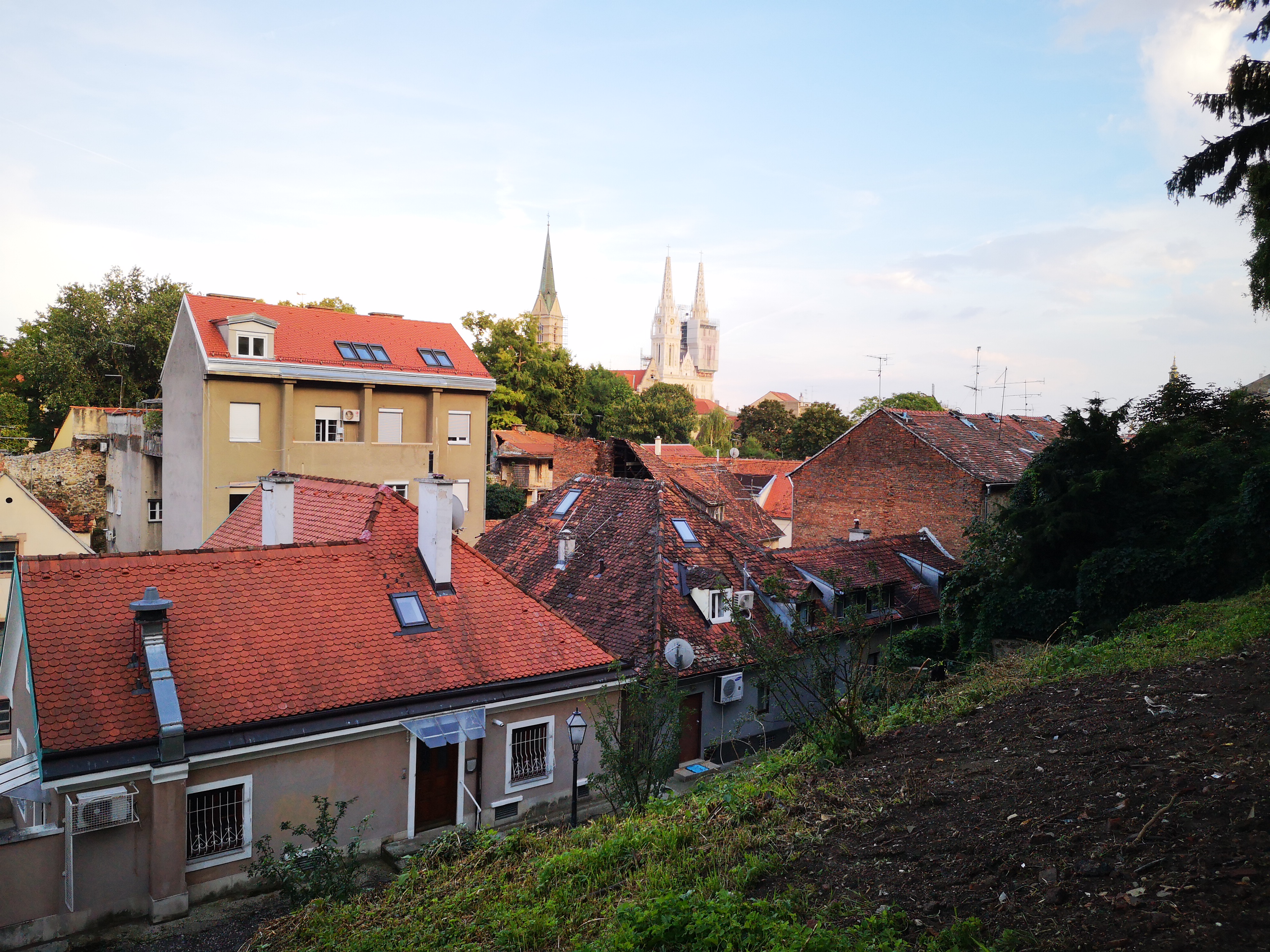 czerwone dachy Górnego Miasta chorwackiej stolicy