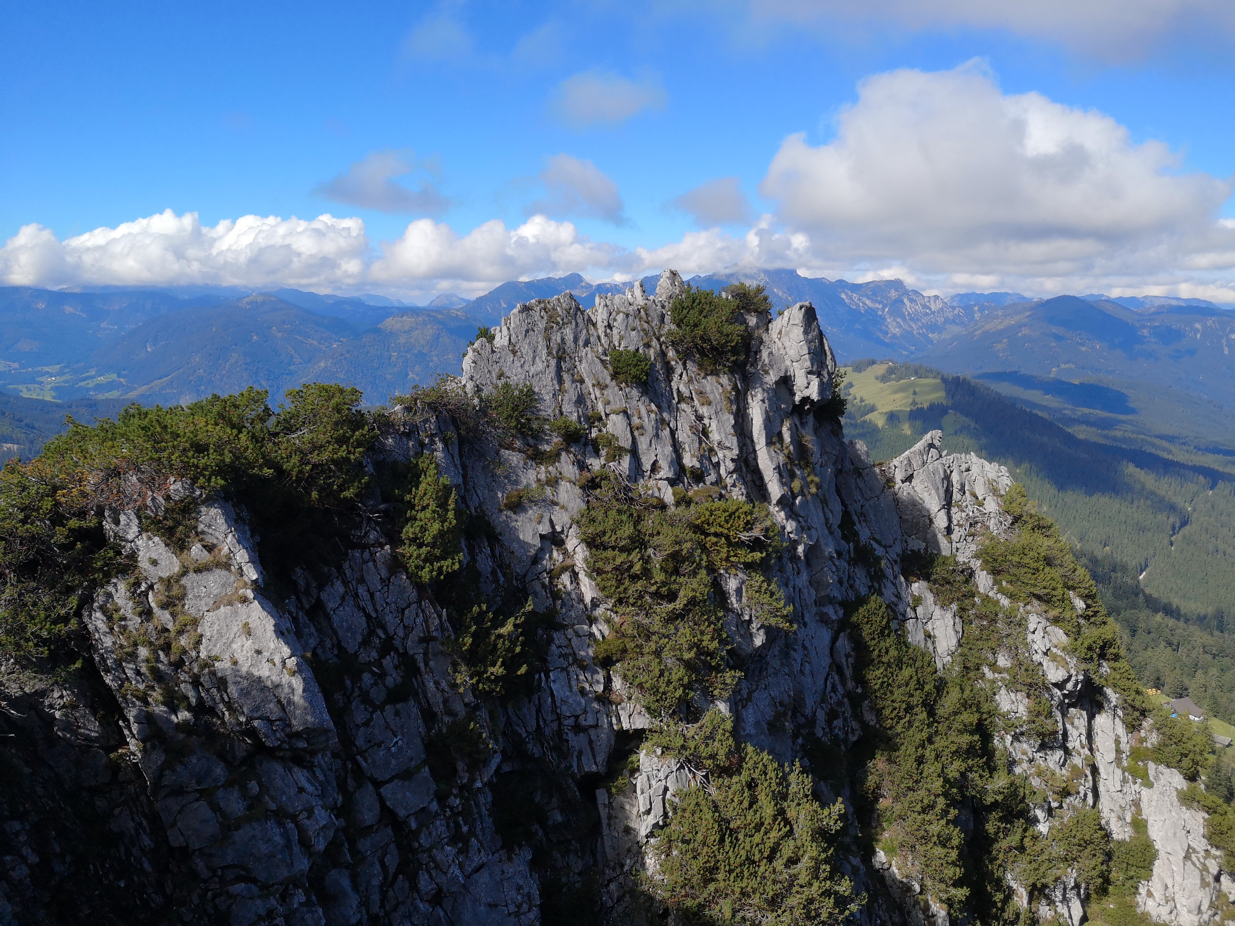 skały po których prowadzi ferrata Intersport