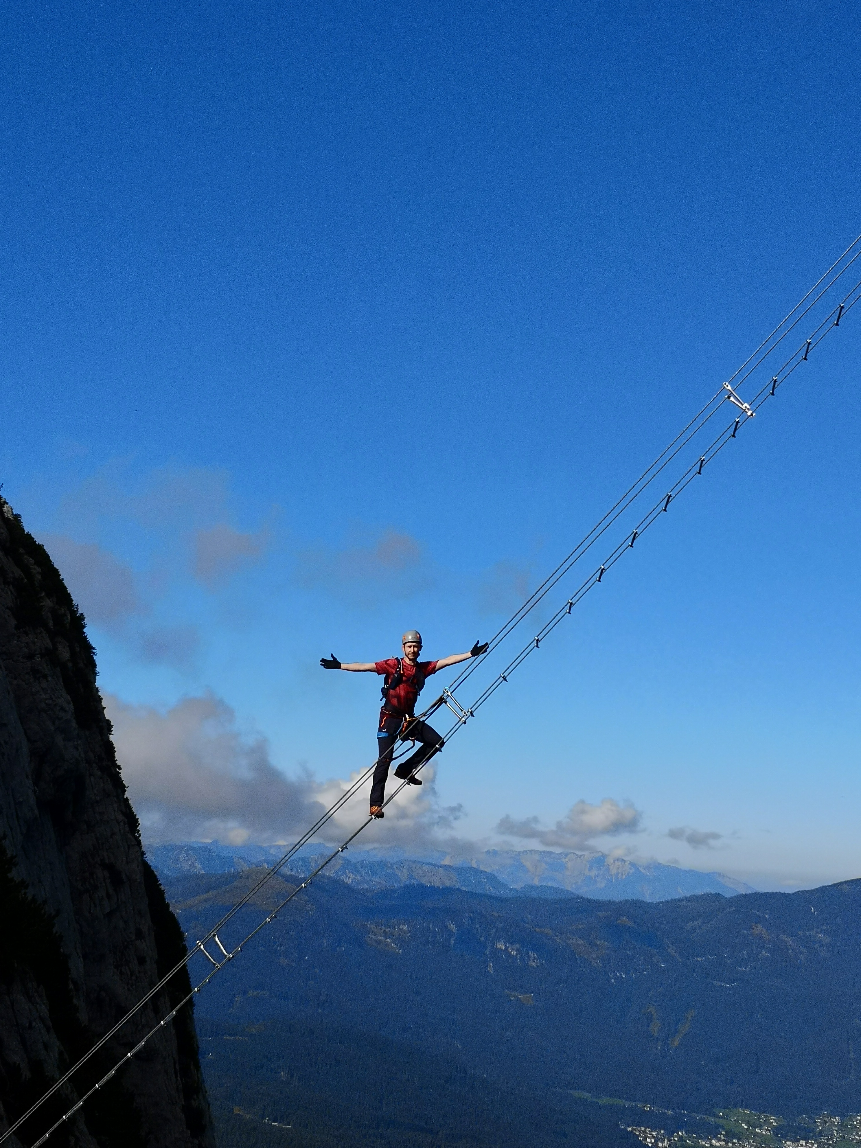 Piotrek na drabince ferraty Intersport