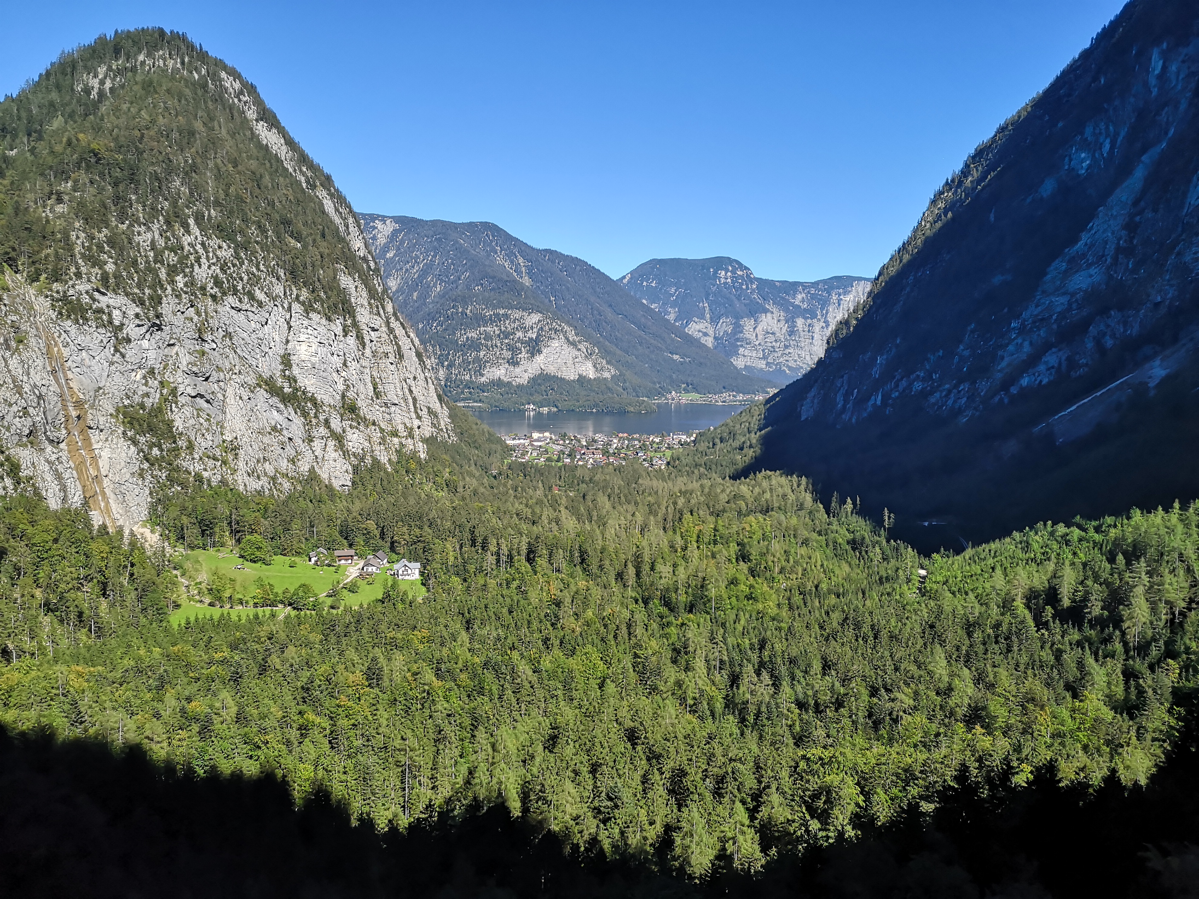 zjazd z gór w kierunku Hallstatt