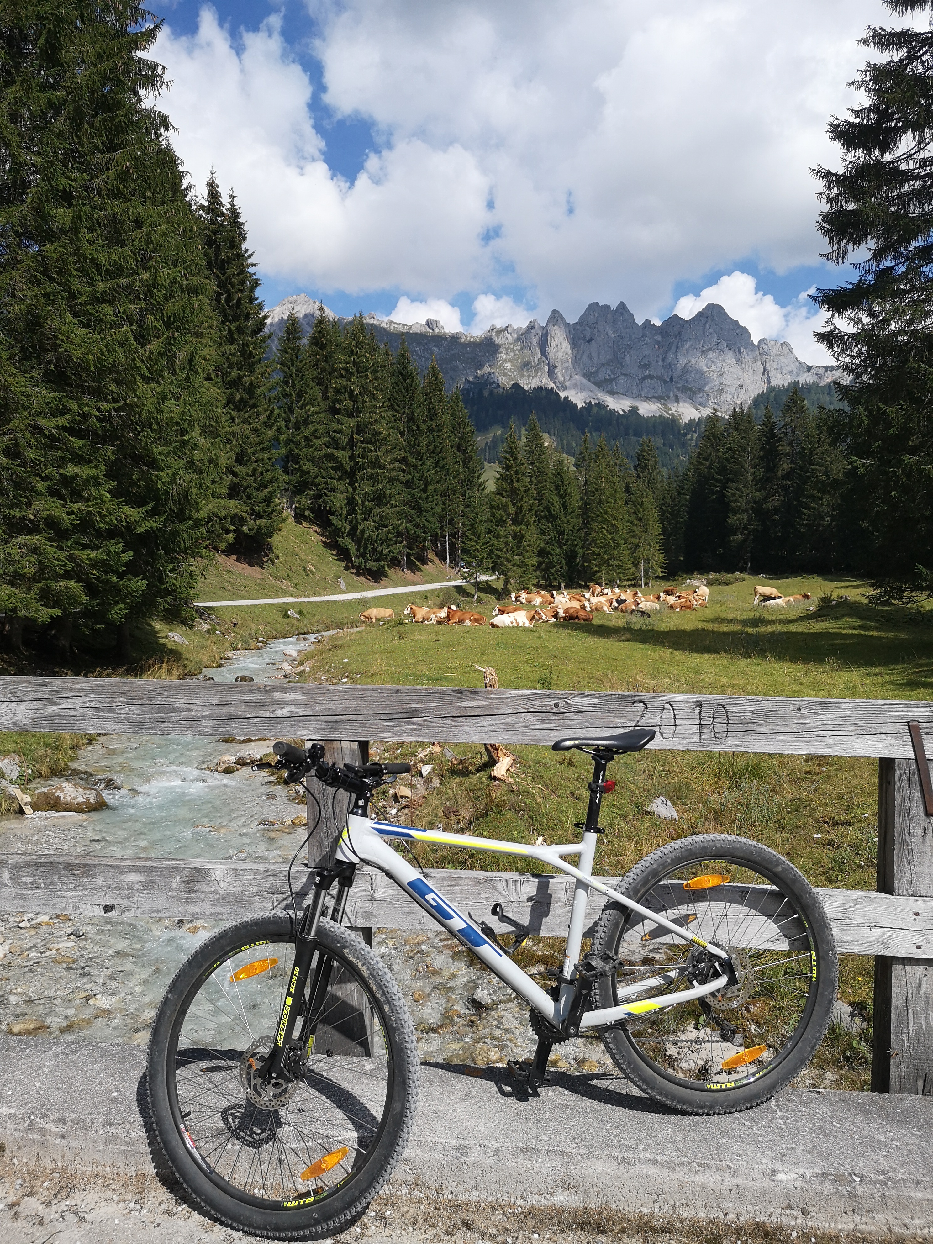 kapliczka na trasie górskiej