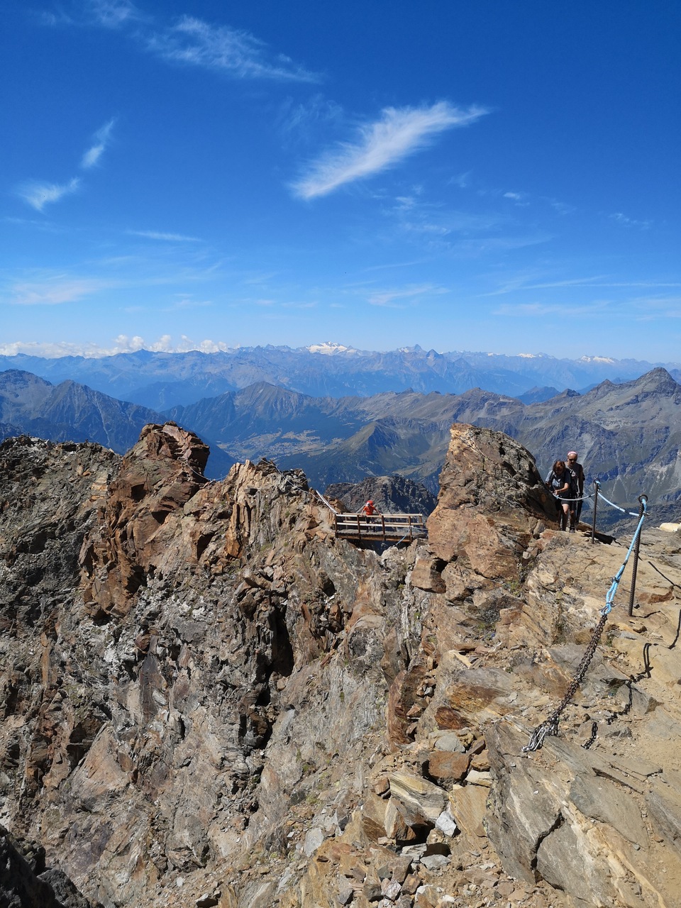 ubezpieczone mostki przed schroniskiem