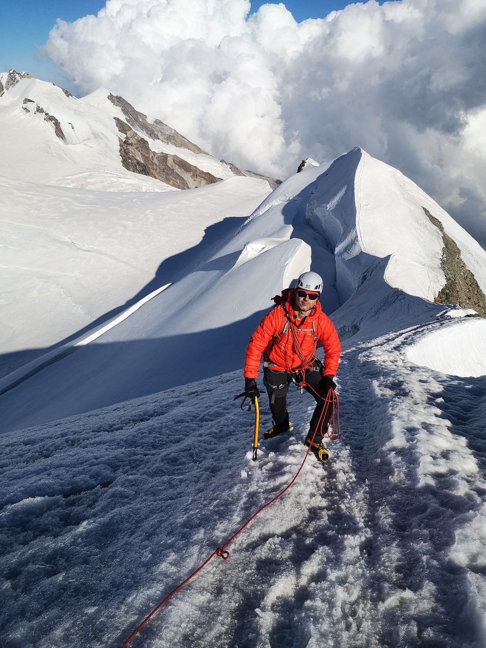 w tle robiąca wrażenie grań o szerokości 20 centymetrów