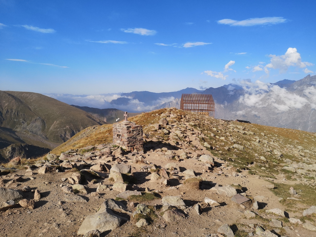 szkielet schroniska przed Altihut