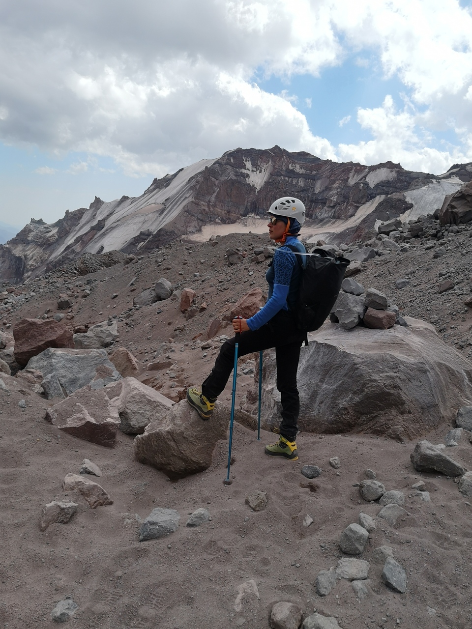 Kasia na piargach podczas rekonesansu