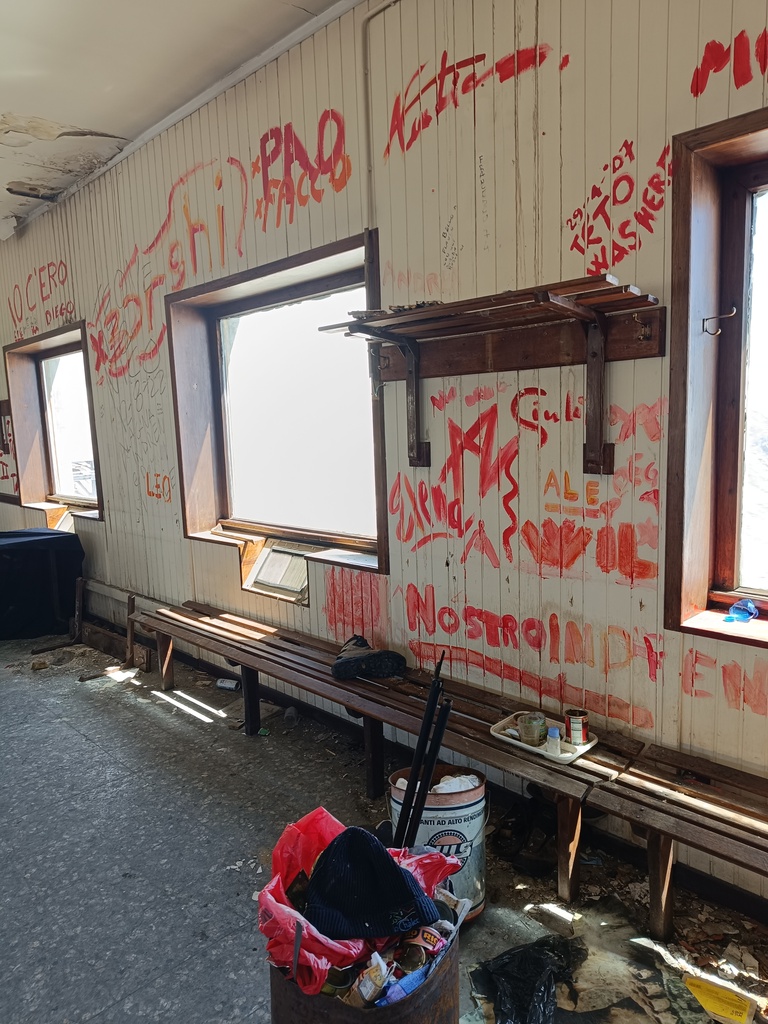 opuszczona stacja kolejki górskiej