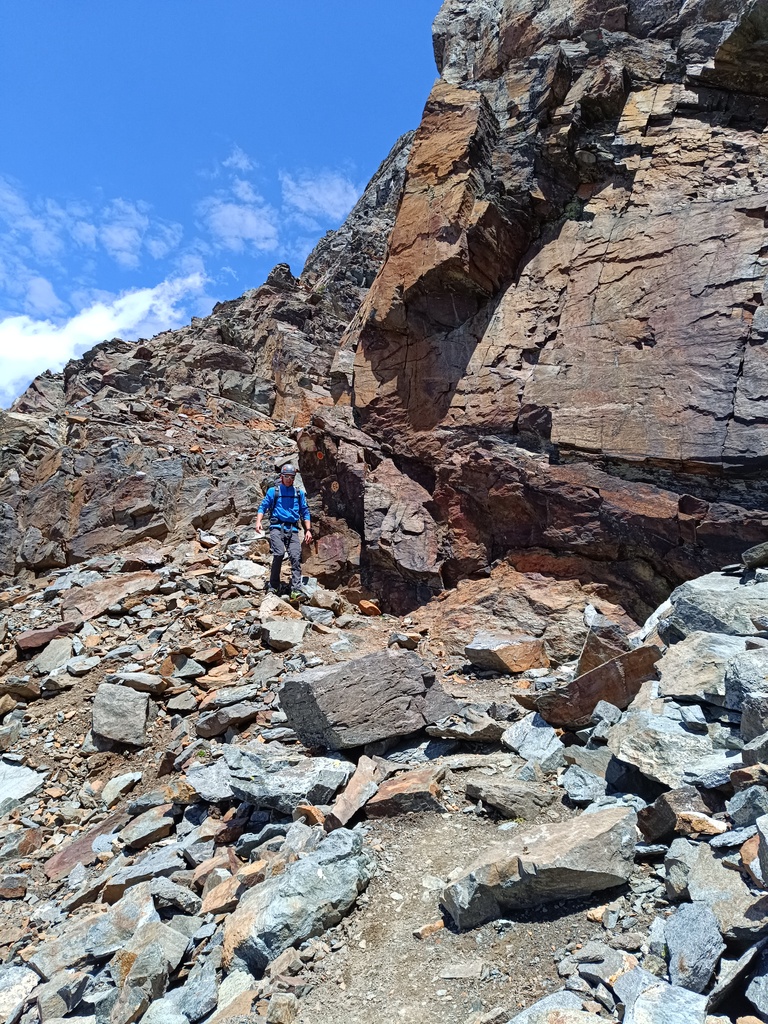 kruchy granit kusi na żywcowanie