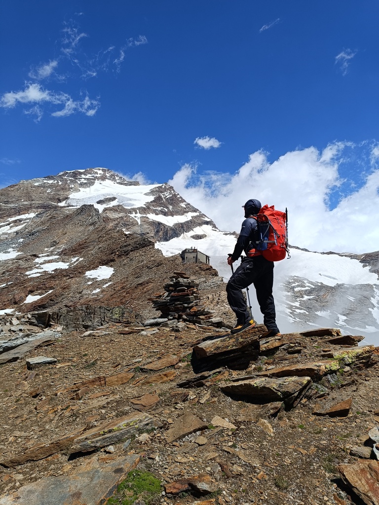 grań Stolembeerg z widokiem na lodowce Belmenhorn