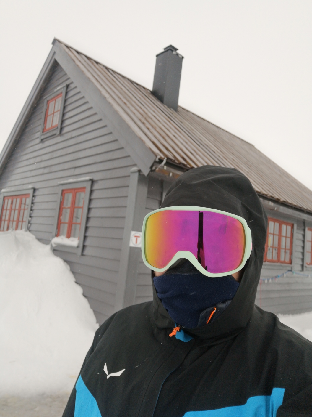 wychyliłem nosa na chwile, by zobaczyć czy mnie zwieje